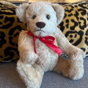 Bearly There Company Linda Spiegel teddy bear articulated Excellent w red ribbon